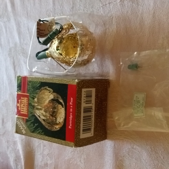 Vintage 1990 Hallmark Lighted  Ornament Partridges in a Pear NIB - Picture 2 of 12